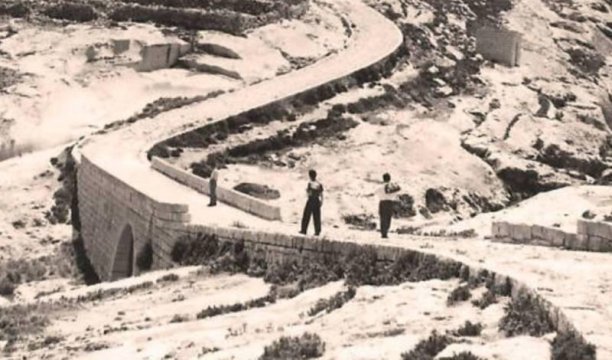 Road to Dwejra Bay