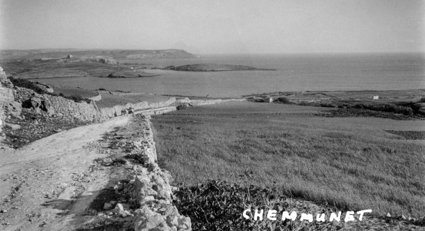 A view of the road leading down to Hondoq Bay and the chapel of our Lady tal-Blat; photographer unknown.