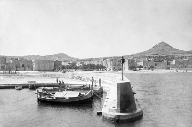 Menqa area of Marsalforn as captured by Guido Stilon in 1958. Courtesy of Grace Cilia Vincenti & National Archives of Malta.