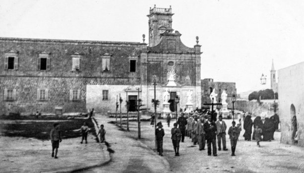 A procession in the Fuq it-Tomba area.
