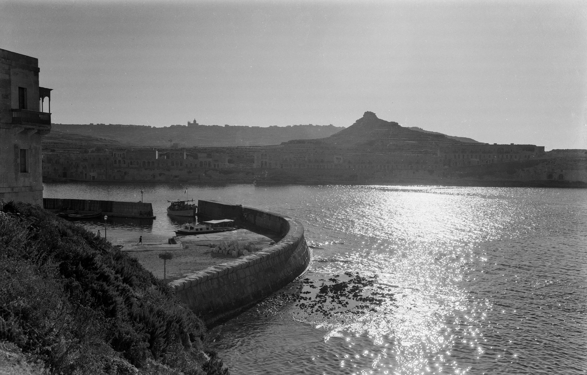Marsalforn without the present extension as captured by Guido Stilon in 1958. Courtesy of Grace Cilia Vincenti & National Archives of Malta.