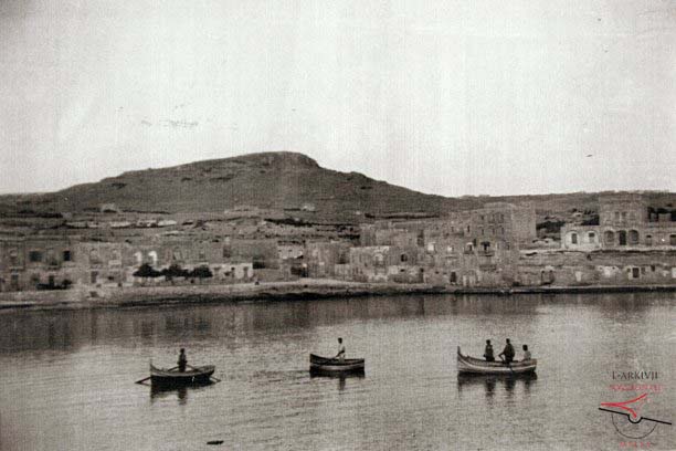 Il-Port with three boats