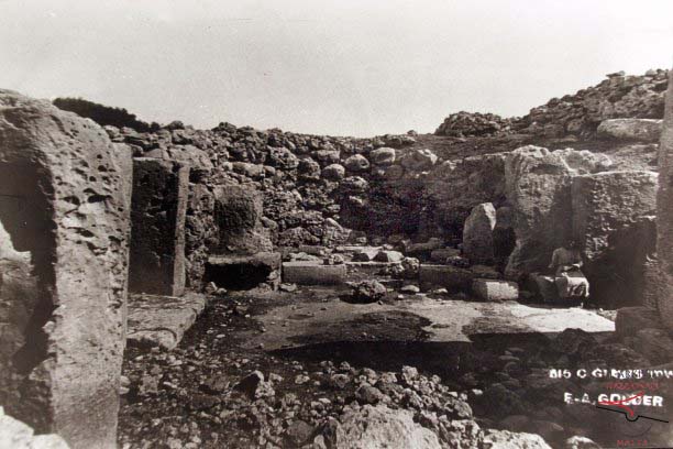Ġgantija's South Temple interior