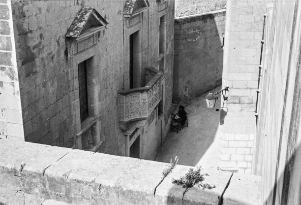 Casa Bondi within the Citadel, as captured by Guido Stilon in the 1960s.