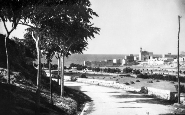 A view of the road leading to Marsalforn, circa 1930; photographer unknown.