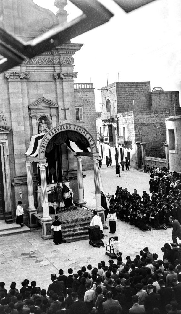 A view of the St Francis square in Victoria, captured by Giuseppe Ciancio in the late 1940s.