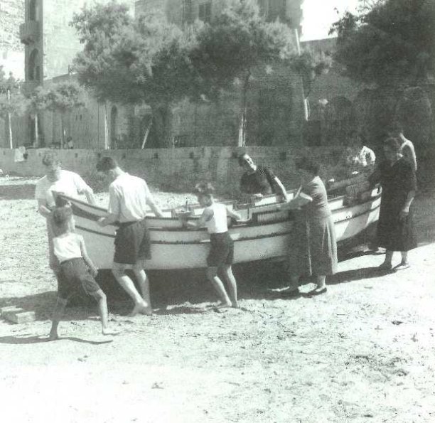 Life on Xlendi bay
