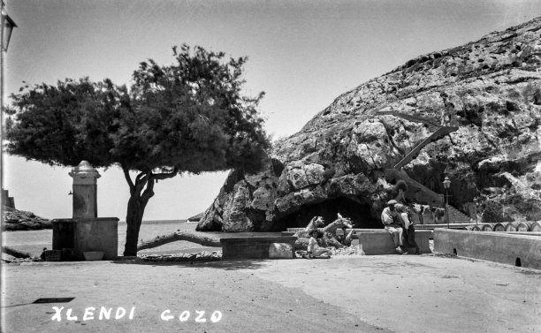 An idyllic view of Xlendi Bay from the 1930s; photographer unknown.