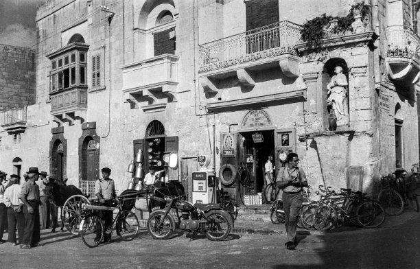 A view of Savina square corner with the road leading to Zebbug and ta' Pinu, captured by Guido Stilon in the 1960s. Courtesy of Grace Cilia Vincenti & National Archives of Malta.