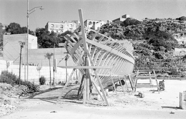 A boat being assembled in Mgarr, as captured by Guido Stilon in the 1960s.