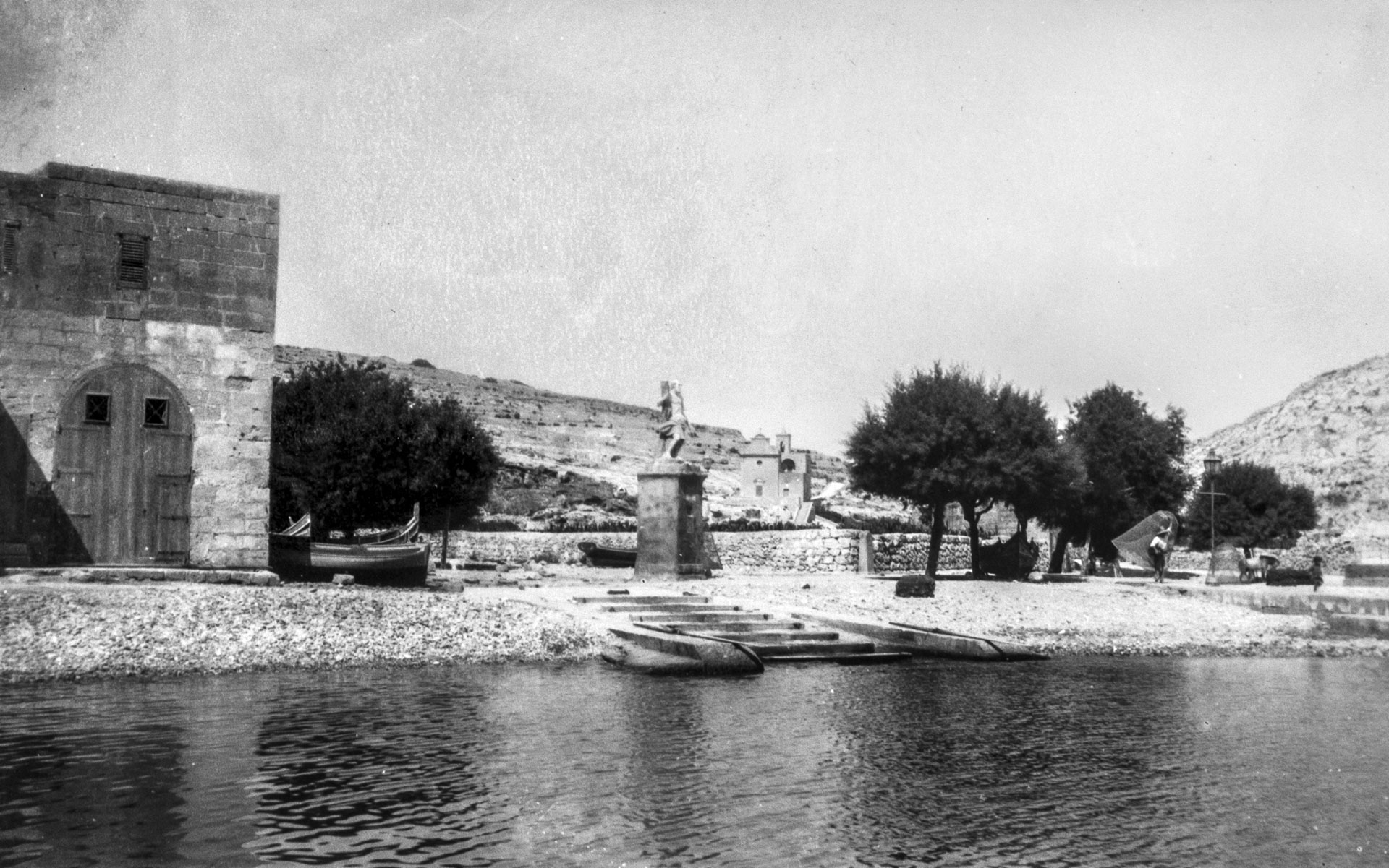 An image of the boat landing area at Xlendi, captured by Geo Furst in 1930.