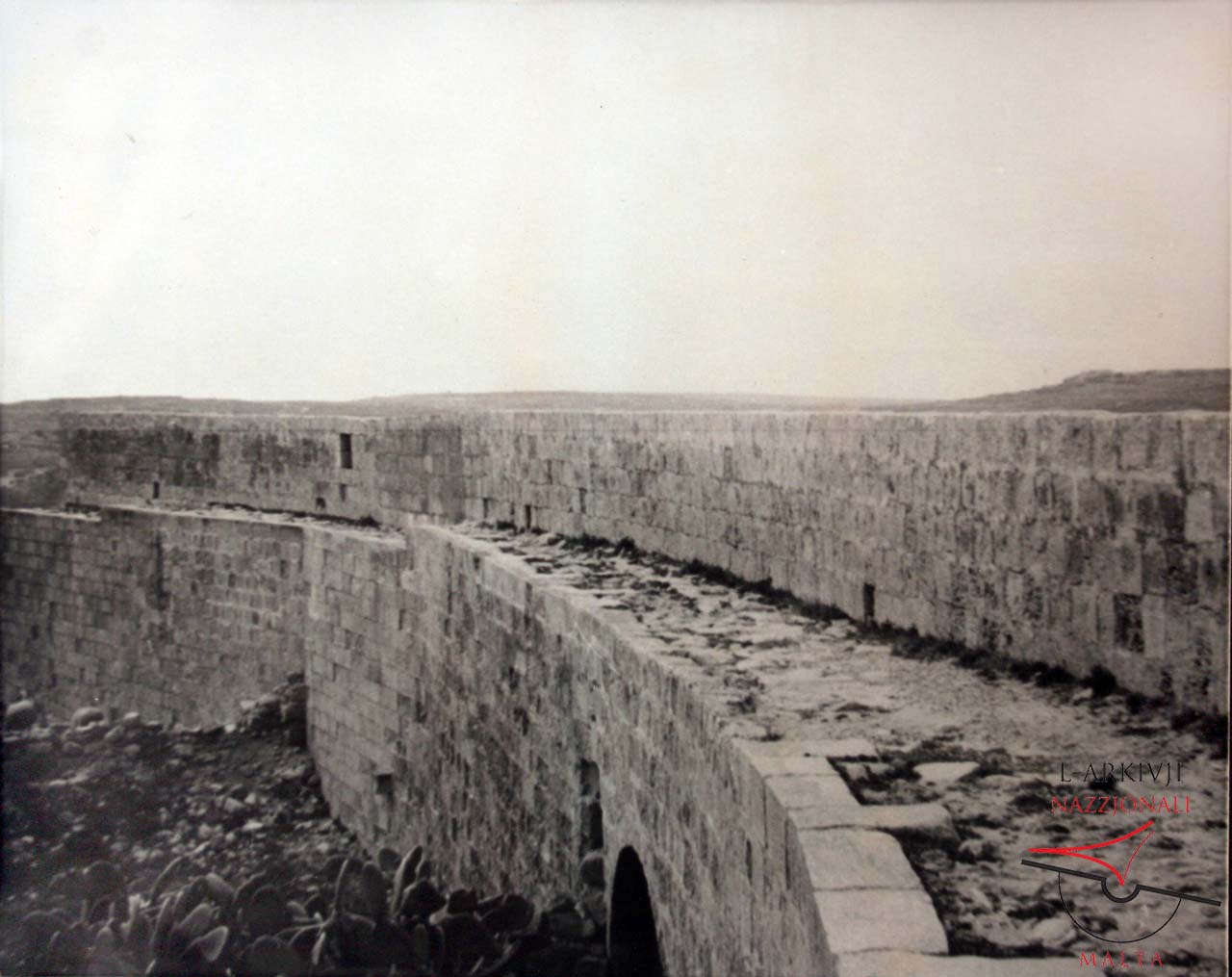 North medieval enceinte and parapet