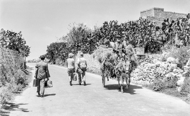 A streetscape in Gharb, as captured by Guido Stilon in the 1960s.