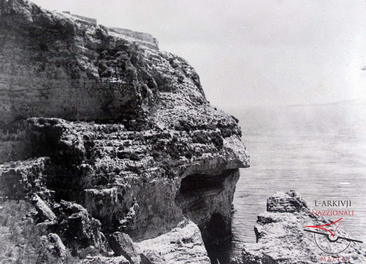 Comino Caves