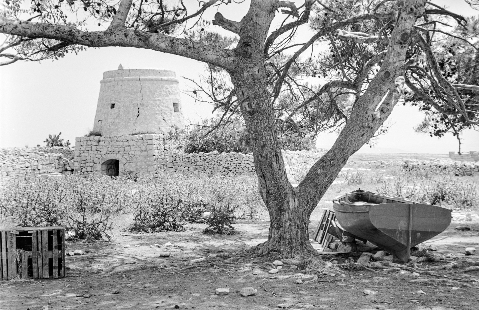A clay kiln in the area of ta' Cenc as captured by Guido Stilon in the 1970s. Courtesy of Grace Cilia Vincenti & National Archives of Malta.