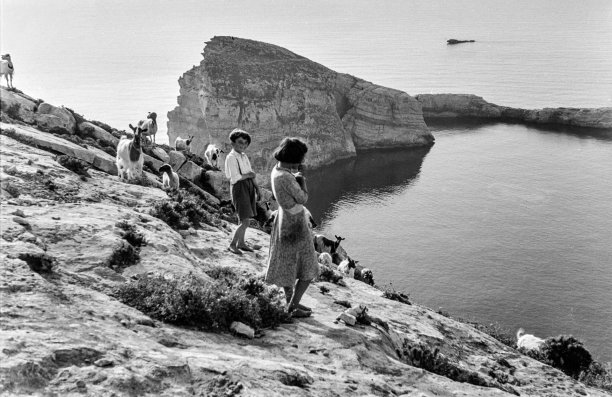 A beautiful scene at Fungus Rock, as captured by Guido Stilon in the 1960s.