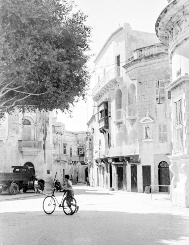 A side elevation view of the Banca Giuratale in Victoria in 1964, as documented by Guido Stilon.