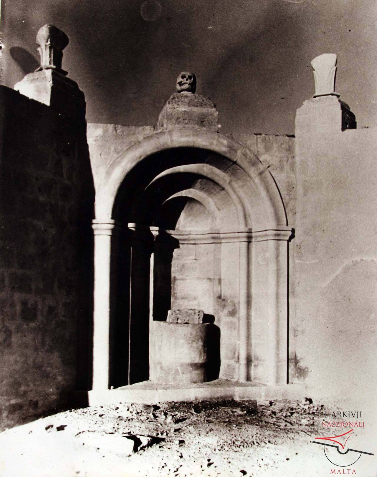 Gourgion Tower' fountain