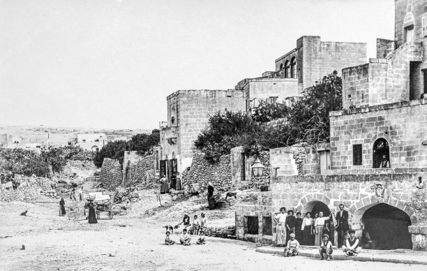 Two street scenes from Ghajnsielem, captured by Antonio Serracino, 1910