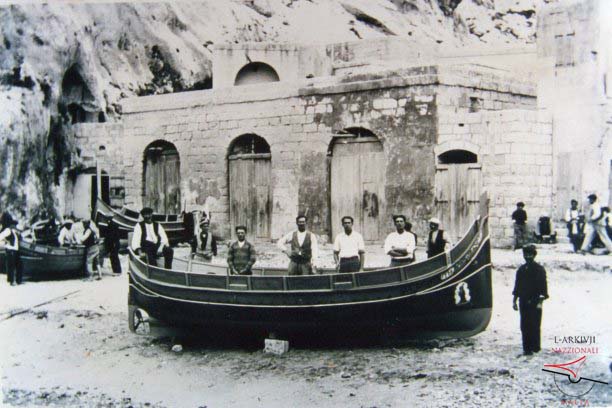 Luzzu and local fishermen in Xlendi