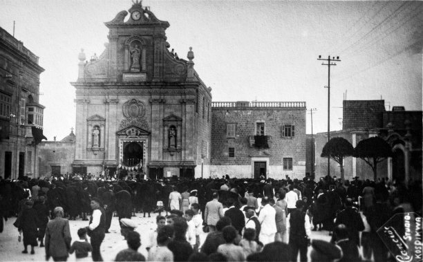 A view of the St Francis square in Victoria, captured by Giuseppe Ciancio in the late 1940s.