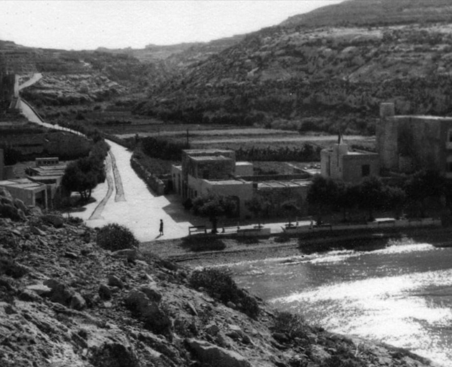 Xlendi valley road