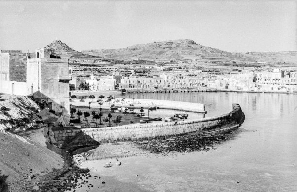 Marsalforn without the present extension as captured by Guido Stilon in 1958. Courtesy of Grace Cilia Vincenti & National Archives of Malta.