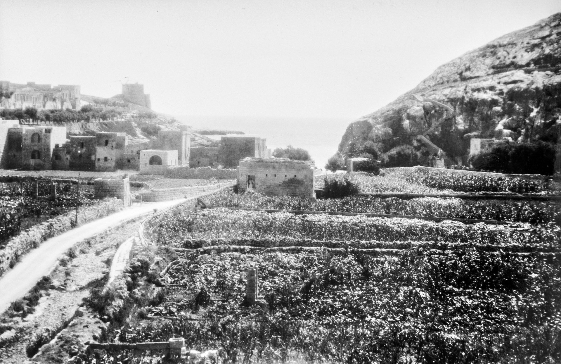 A view of the road leading down to Xlendi Bay from Fontana, circa 1930; photographer unknown.