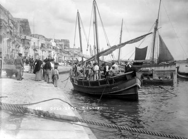 The arrival of the boats from Gozo to ta' Liesse in Floriana carrying their wares.